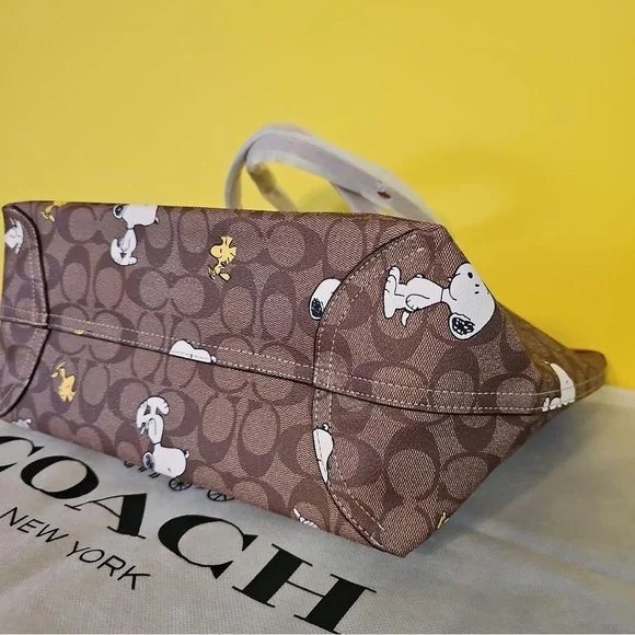 Coach Brown Tote with Snoopy and Woodstock🥯🥯 - Picture 5 of 6